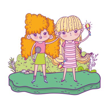 marakas ve şarkı oynamak sevimli küçük kız