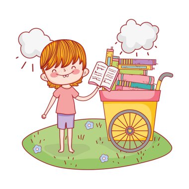 alanında kitap sepeti ile mutlu küçük çocuk