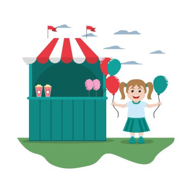 Karnaval dükkanı ve balonlar ile mutlu kız