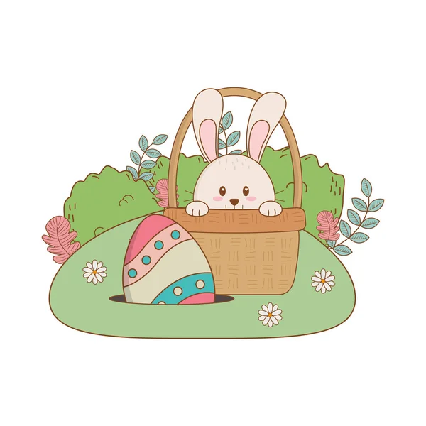 Coniglietto con uovo dipinto in cesto sul giardino — Vettoriale Stock
