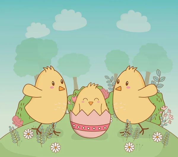 Маленькие цыплята с яйцами, раскрашенными пасхальными персонажами — стоковый вектор