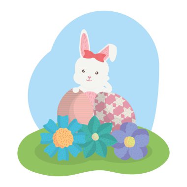 kırık Paskalya yumurtası ile sevimli tavşan alanında boyalı