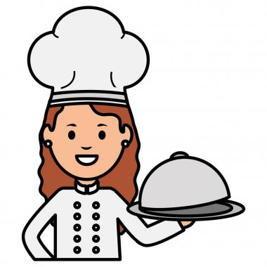 Tepsi sunucu ile genç kadın şef