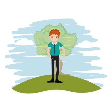 Genç adam gülümsüyor