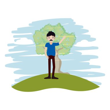 Genç adam gülümsüyor