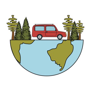 Araba ile sahne çam ağaçları orman