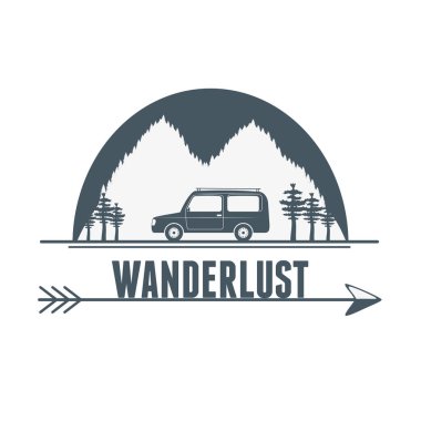 Orman sahnesi ve araç araç ile Wanderlust etiket