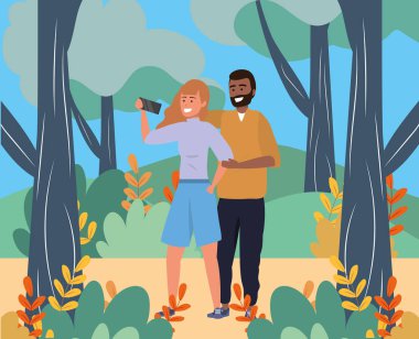 Bin yıllık çift gülümseyen selfie doğa arka plan