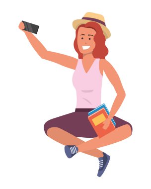 Bin yıllık öğrenci akıllı telefonda gezinirken gülümseyerek selfie çekerken kırmızı kafalı şapka takan kitap tutarak izole