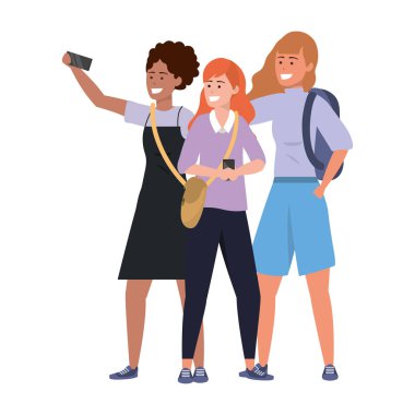 Selfie gülümseyen afro redhead çanta sırt çantası alarak akıllı telefon kullanarak bin yıllık çeşitli grup