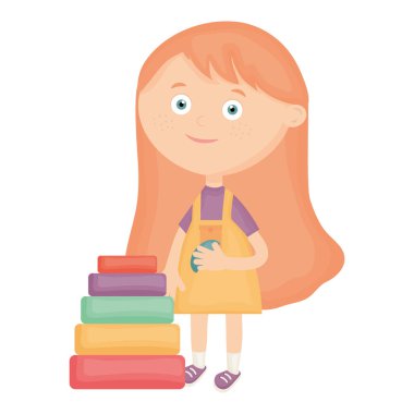 piramit parçaları ile oynayan sevimli küçük kız