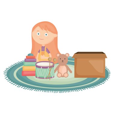 Ayı Teddy ve oyuncaklar kutusu ile sevimli küçük kız