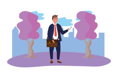 Bin yıllık öğrenci akıllı telefon açık havada kullanarak