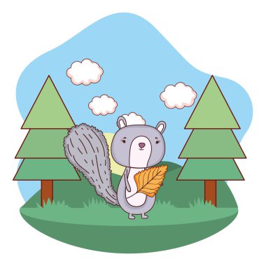 alanda yaprak ile sevimli küçük sincap