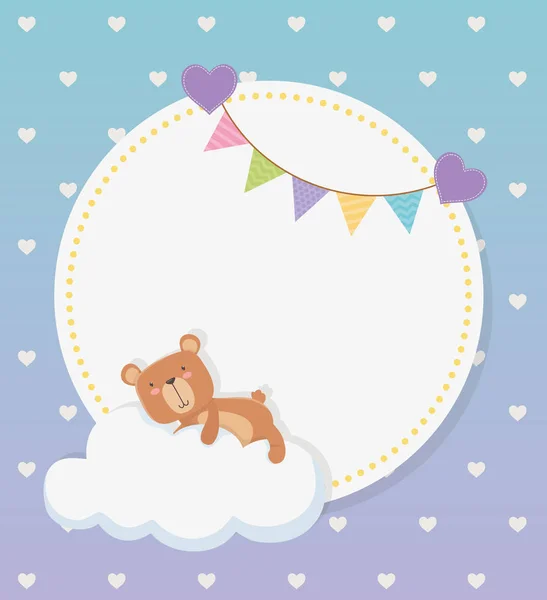 Tarjeta circular baby shower con osito de peluche en nube y guirnaldas — Vector de stock