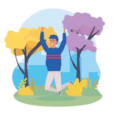 Çocuk rahat giysiler ve ağaçlar ile atlama