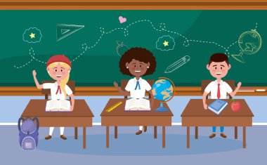 Erkek ve kız öğrenciler ellerinde kitapla masadalar.