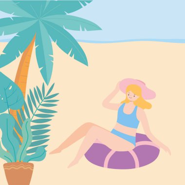 Yaz kadını şişme lastik halkalı plaj turizminde oturuyor.