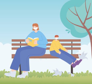 Tıbbi maskeli insanlar, kürsüde kadın ve çocuk, Coronavirus sırasında şehir aktivitesi