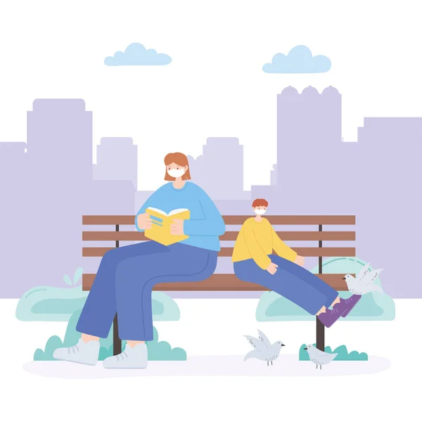 Mensen met een medisch gezichtsmasker, vrouw die boek leest met jongen en duiven op de bank, stadsactiviteit tijdens het coronavirus — Stockvector