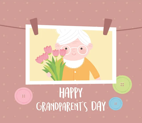 Glückliche Großeltern Tag, hängendes Foto mit Oma mit Blumen Cartoonkarte — Stockvektor