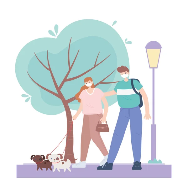 医療面マスクを持つ人々公園内の犬と歩くカップルコロナウイルス中の都市活動 — ストックベクタ
