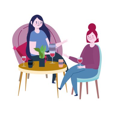 Sosyal mesafeli restoran ya da kafe, cam şarapla konuşan kadınlar mesafeyi koru, covid 19 koronavirüs, yeni normal hayat.