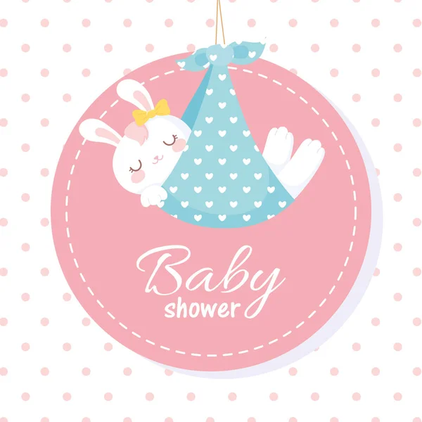 Baby shower, wit konijn in deken, welkom pasgeboren viering gestippelde achtergrond label — Stockvector