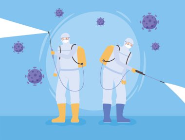 Virüs dezenfeksiyonu, işçiler koruyucu maske takıyor ve kıyafet Coronavirus covid 19 püskürtüyor.
