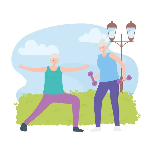 Actividad seniors, retrato de mujeres mayores haciendo ejercicio con pesas sobre la naturaleza — Vector de stock