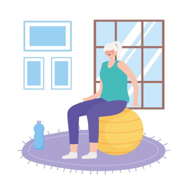 aktivite son sınıfları, odada yaşlı bir kadın elinde su şişesiyle fitness topunun üzerinde oturuyor.