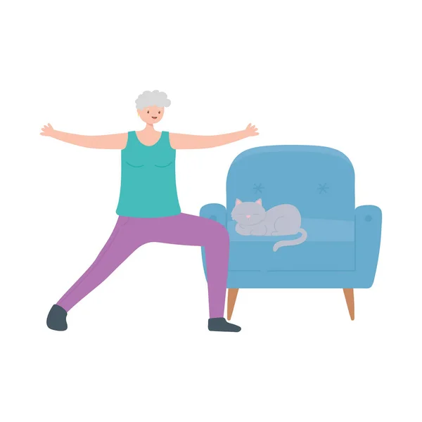 Actividad seniors, abuela estiramiento en sala de estar con gato en el sofá — Vector de stock