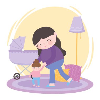 Hamilelik ve annelik, anne küçük kızı ve bebek arabasıyla yürüyor.