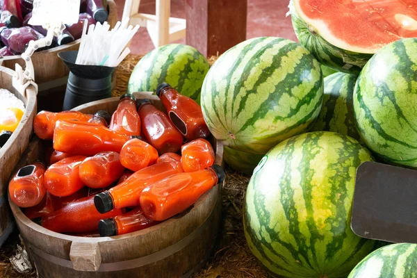 Wassermelone und Wassermelonensaft für eine gesunde Ernährung — Stockfoto