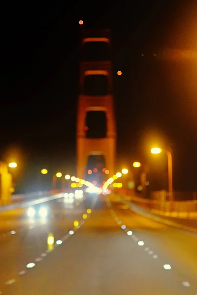 Verkehr Auf Golden Gate Bridge Der Nacht Das Presidio San Stockbild