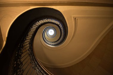 Düşük açılı görünümü sarmal merdiven, Kuzey Plajı, San Francisco, Kaliforniya, ABD