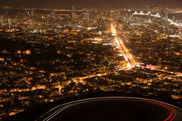 旧金山城市的高的看法从双子塔在晚上 北部海滩 旧金山 加利福尼亚 — 图库照片