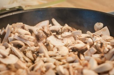 Porcini mantar bir pa buğulaması