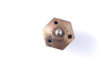 İğneli Vana gelen beyaz bir arka plan üzerinde aracın karbüratör izole