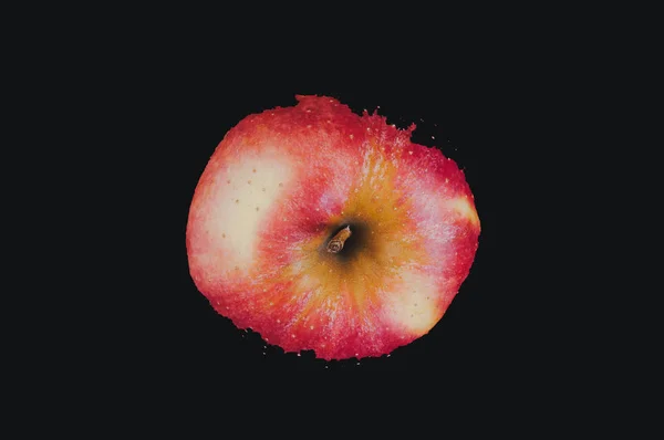 일반 검은 배경에 애플 과일 — 스톡 사진