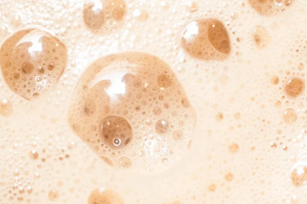 Una goleta grande de un tónico espumoso de café con leche o crema, wh —  Fotos de Stock