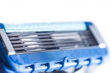 Beş bıçak ve bir yağlama stri ile tıraş için erkek makine