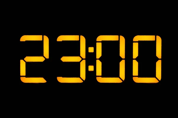 블랙 백그루에 주황색 숫자가 있는 전자 디지털 시계 — 스톡 사진