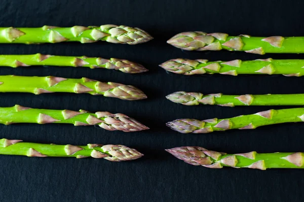 Symmetrically Laid Out Sprouts Fresh Juicy Green Asparagus Black Wet — Stock Photo, Image