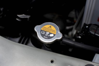 Radyatör kapağı radyatör soğutma, Otomotiv bölümü kavramı.