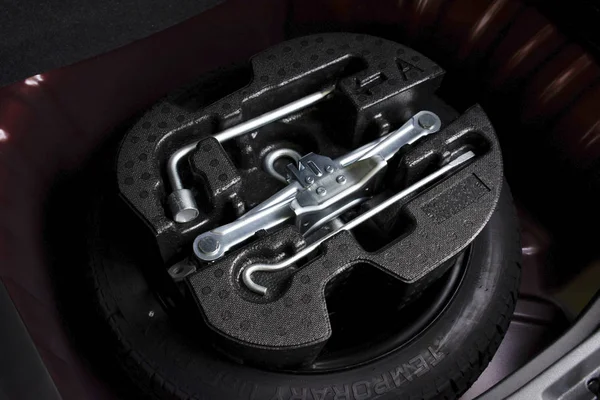 Car Jack Wheel Changing Tool Kit Spare Tyre Car Automotive — Stock Photo, Image