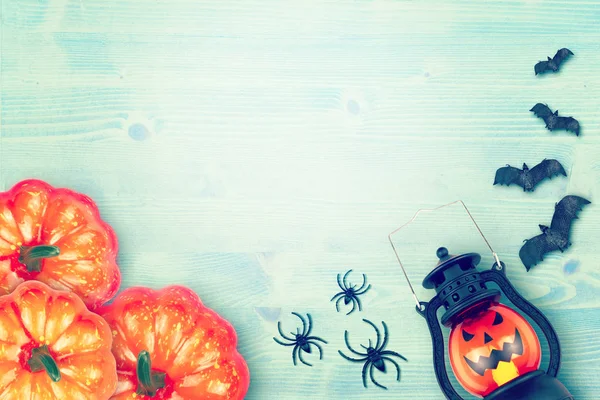 Хэллоуин украшения фона с тыквой, пауком, летучей мышью и фонарем . — стоковое фото