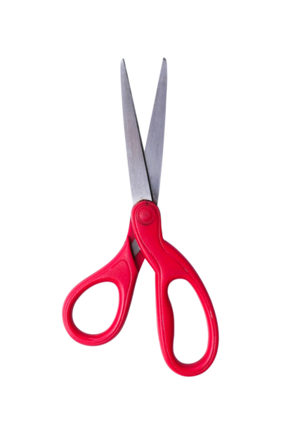 Keskin paslanmaz çelik bıçaklı kırmızı saplı makas, şeffaf arka planda izole, okul, ofis, dikiş ve günlük kullanım için gerekli kesme aracı