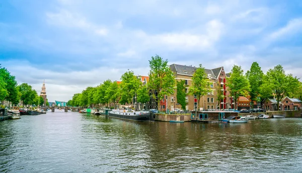 Amsterdam 18 Mayıs 2018 - Oude Schans'a kanal IJ Gölü yönünde