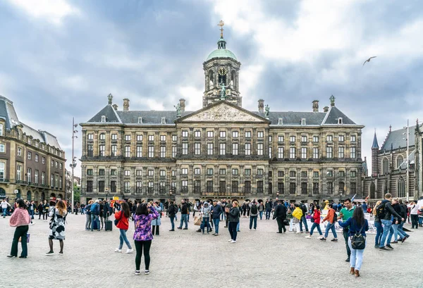 Amsterdam Mei 2018 Toeristen Lokale Bevolking Een Bezoek Aan Dam — Stockfoto